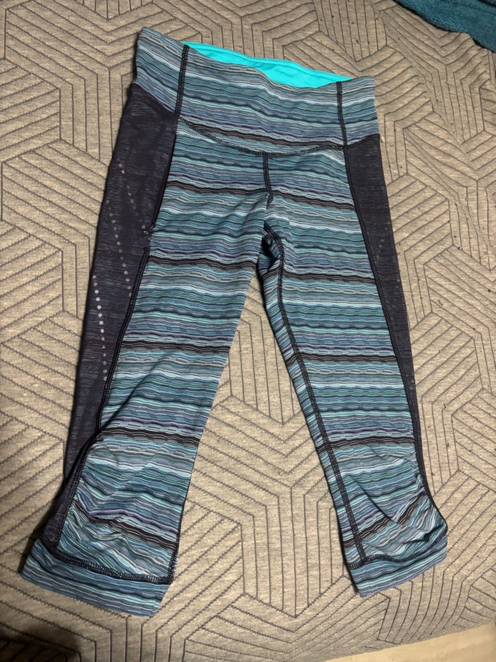 Lululemon Stop At Nothing crop legging